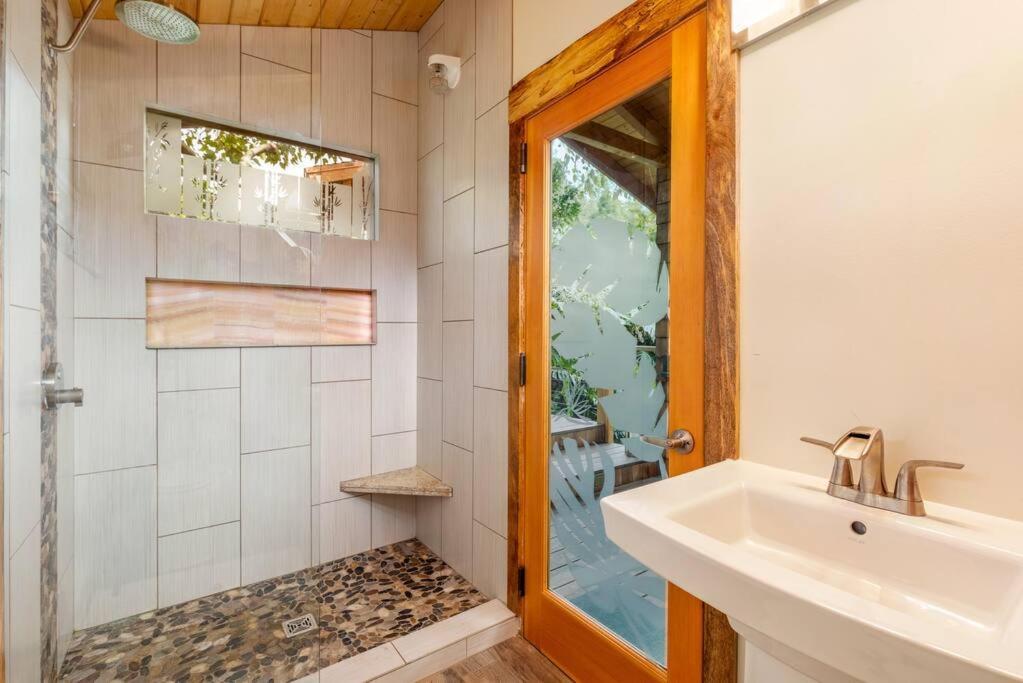 Villa Kona's 1st Luxury 1 Br/1b Treehouse W/ Ocean View Kailua-Kona