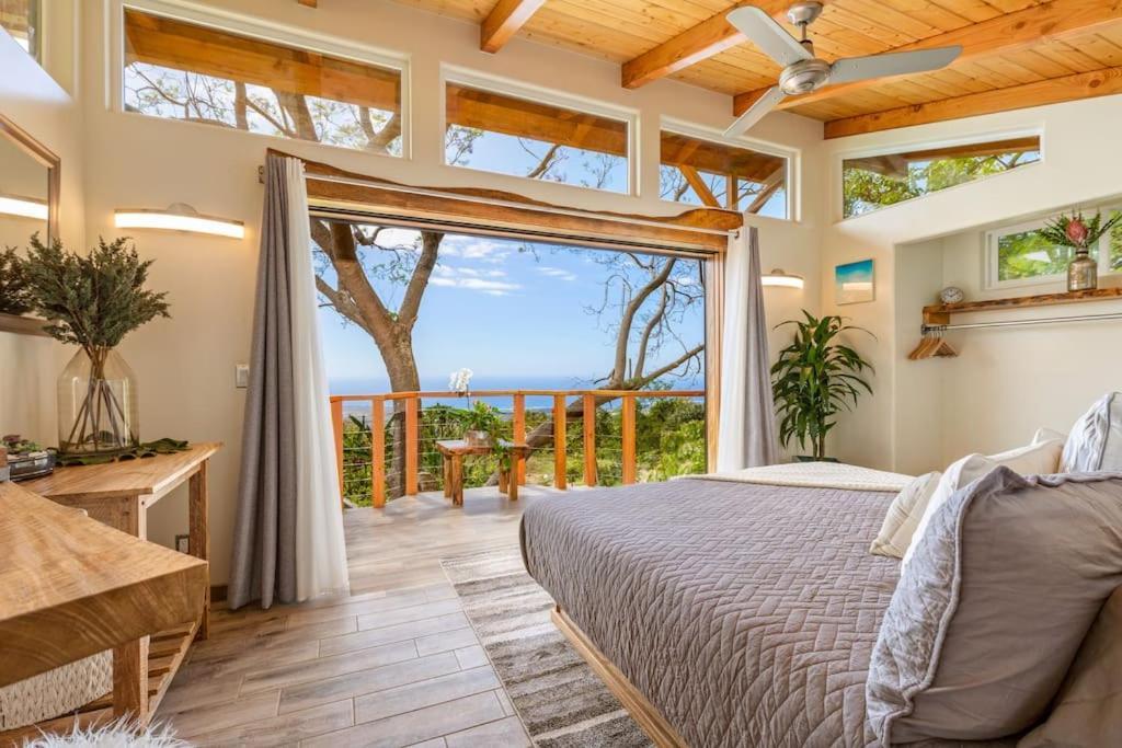 Villa Kona's 1st Luxury 1 Br/1b Treehouse W/ Ocean View *