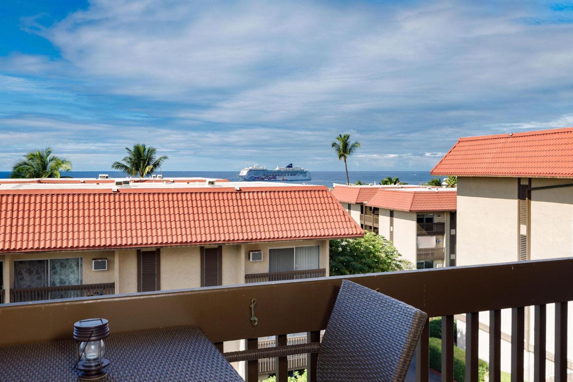 Kona Mansions 225 Floor 2 Story Ocean Views! Holiday home