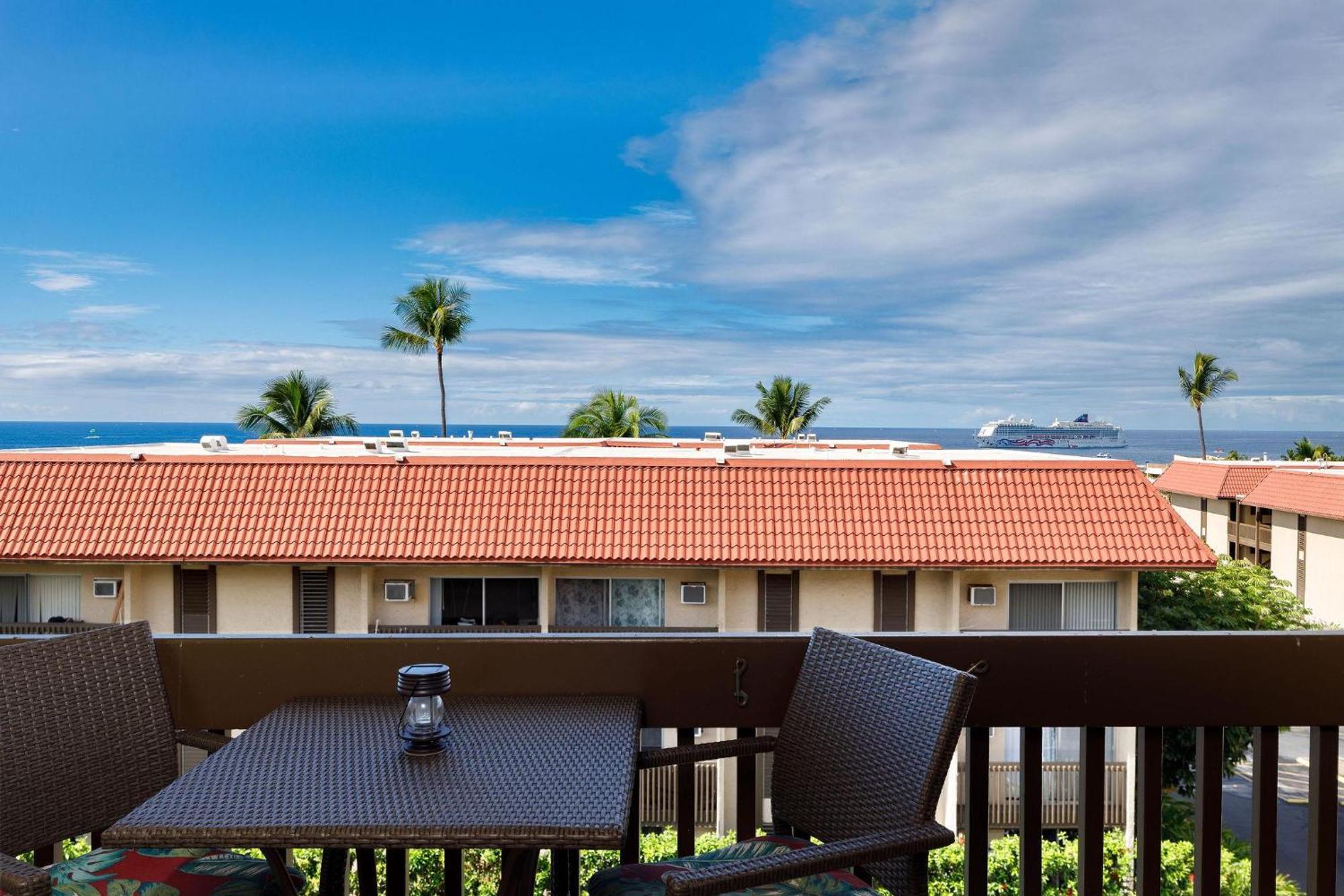 Kona Mansions 225 Floor 2 Story Ocean Views! Holiday home