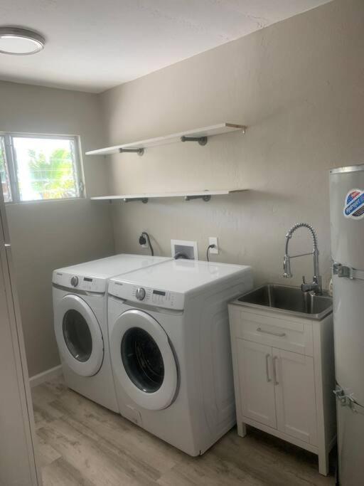 Unit A Kaiupoho - Island Elegance: Prime Spot Apartment *