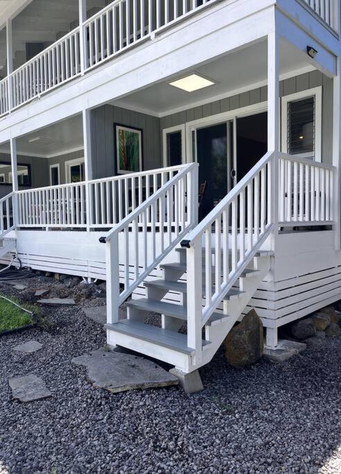 Unit A Kaiupoho - Island Elegance: Prime Spot Apartment