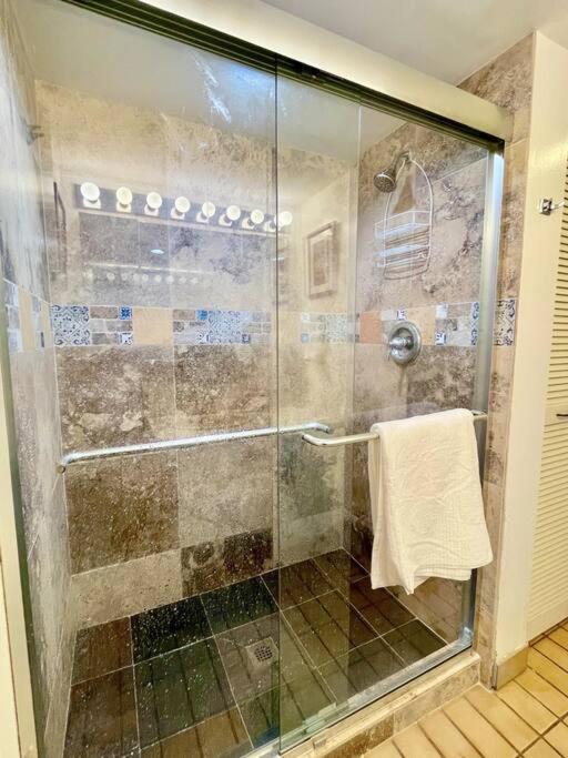 Magic Sands View, 2b2b, Ac, Pool, Sleeps 6 Holiday home Kailua-Kona
