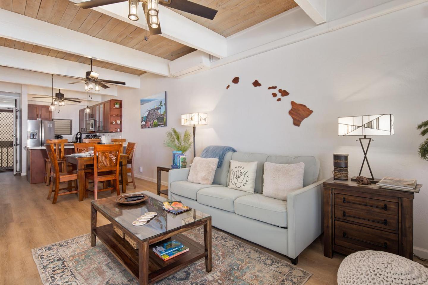 Ocean-front Penthouse, Sunsets, Whales, Surfers! Newly Remodeled! Apartment