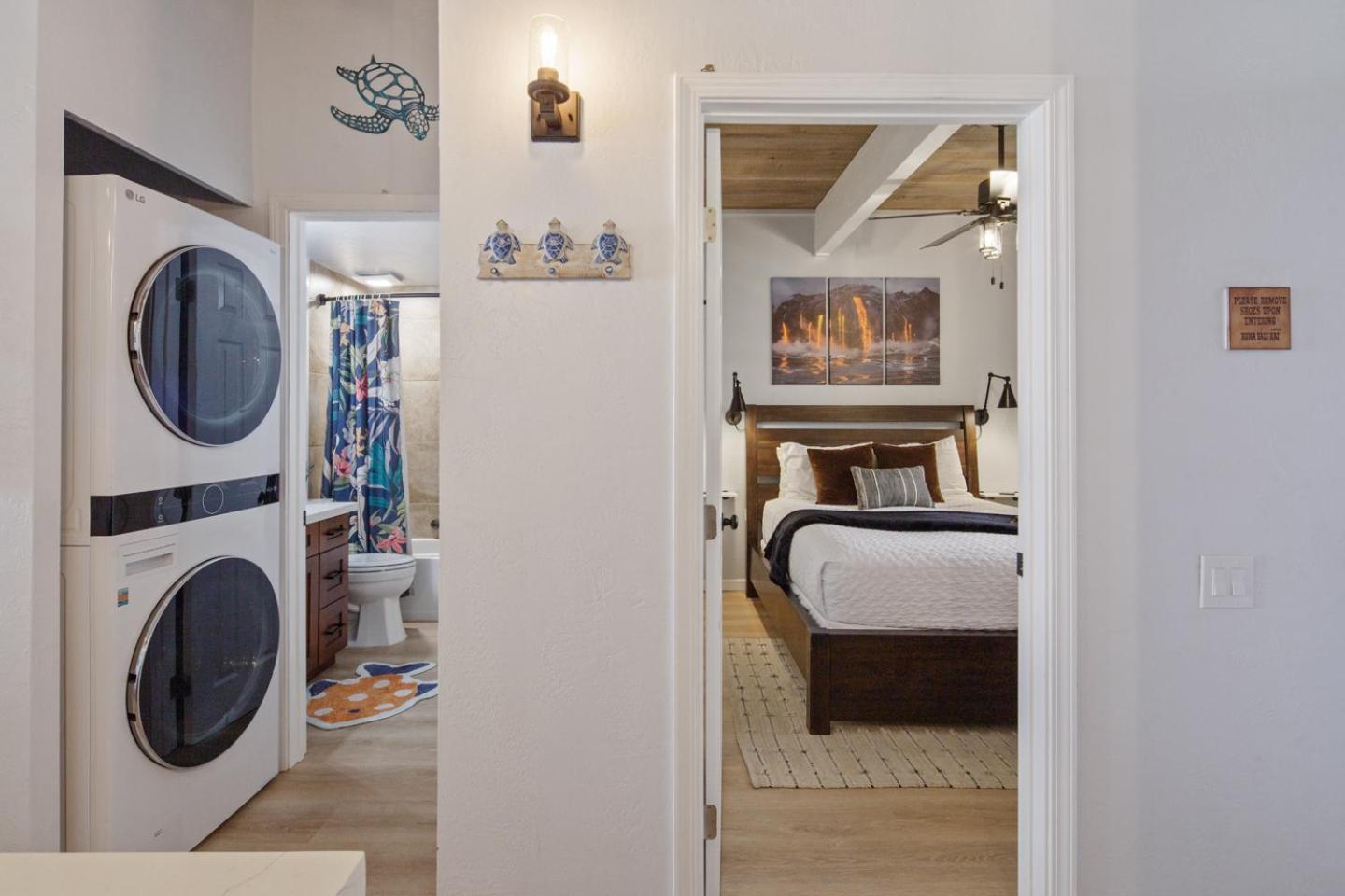 Ocean-front Penthouse, Sunsets, Whales, Surfers! Newly Remodeled! *