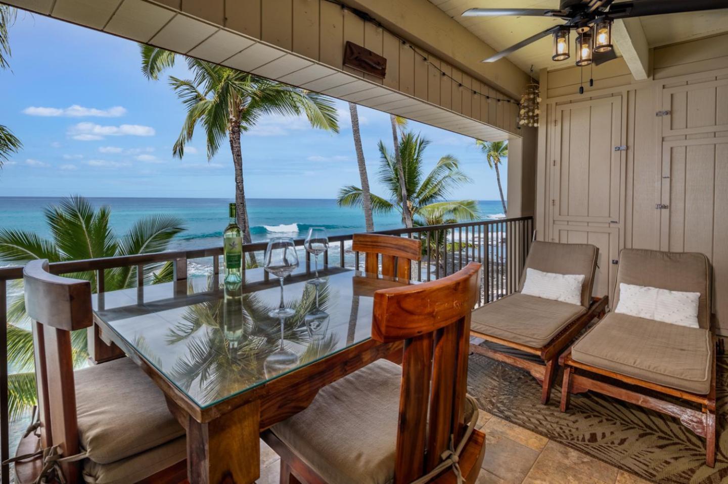 Ocean-front Penthouse, Sunsets, Whales, Surfers! Newly Remodeled!