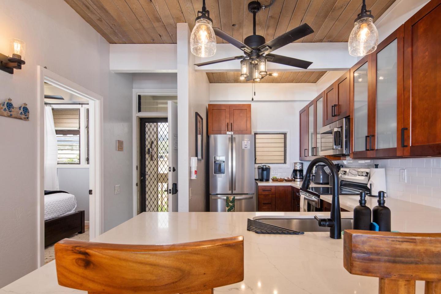 Apartment Ocean-front Penthouse, Sunsets, Whales, Surfers! Newly Remodeled!