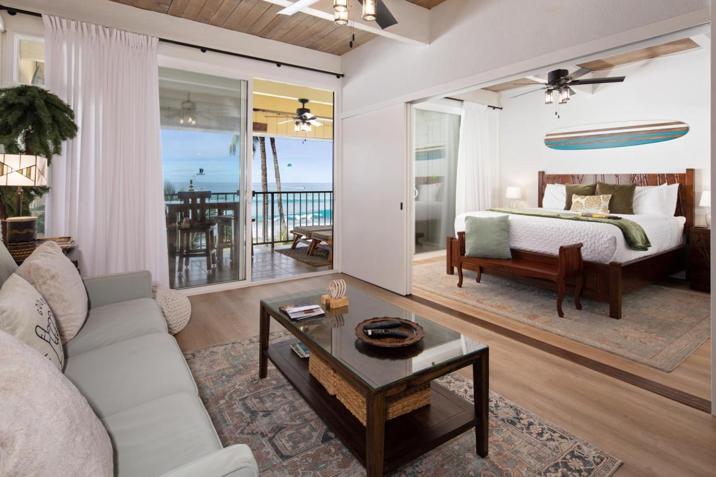 Apartment Ocean-front Penthouse, Sunsets, Whales, Surfers! Newly Remodeled! *
