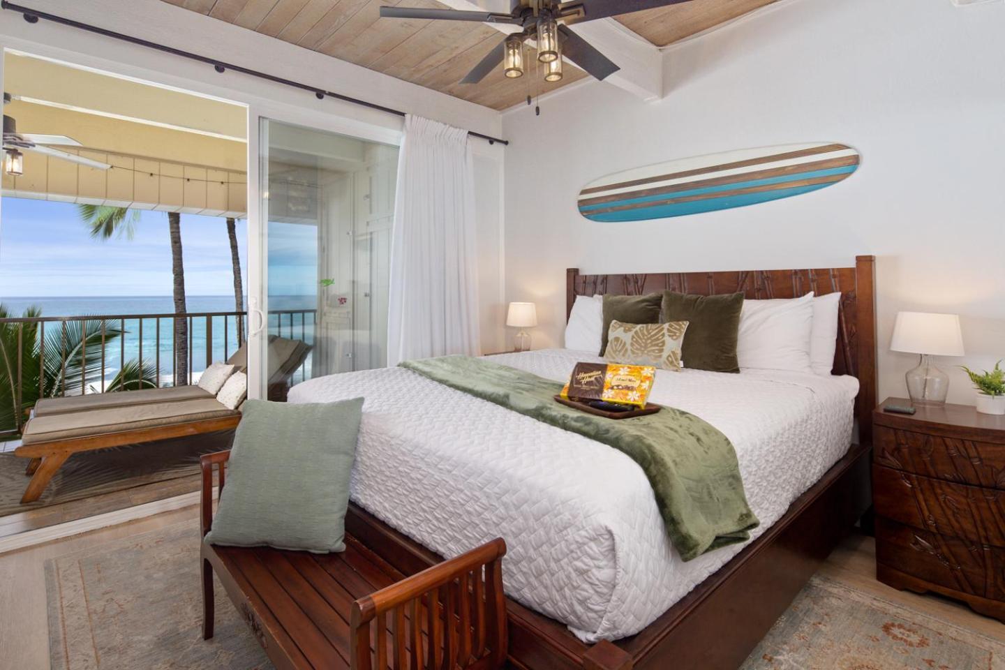 Apartment Ocean-front Penthouse, Sunsets, Whales, Surfers! Newly Remodeled! *
