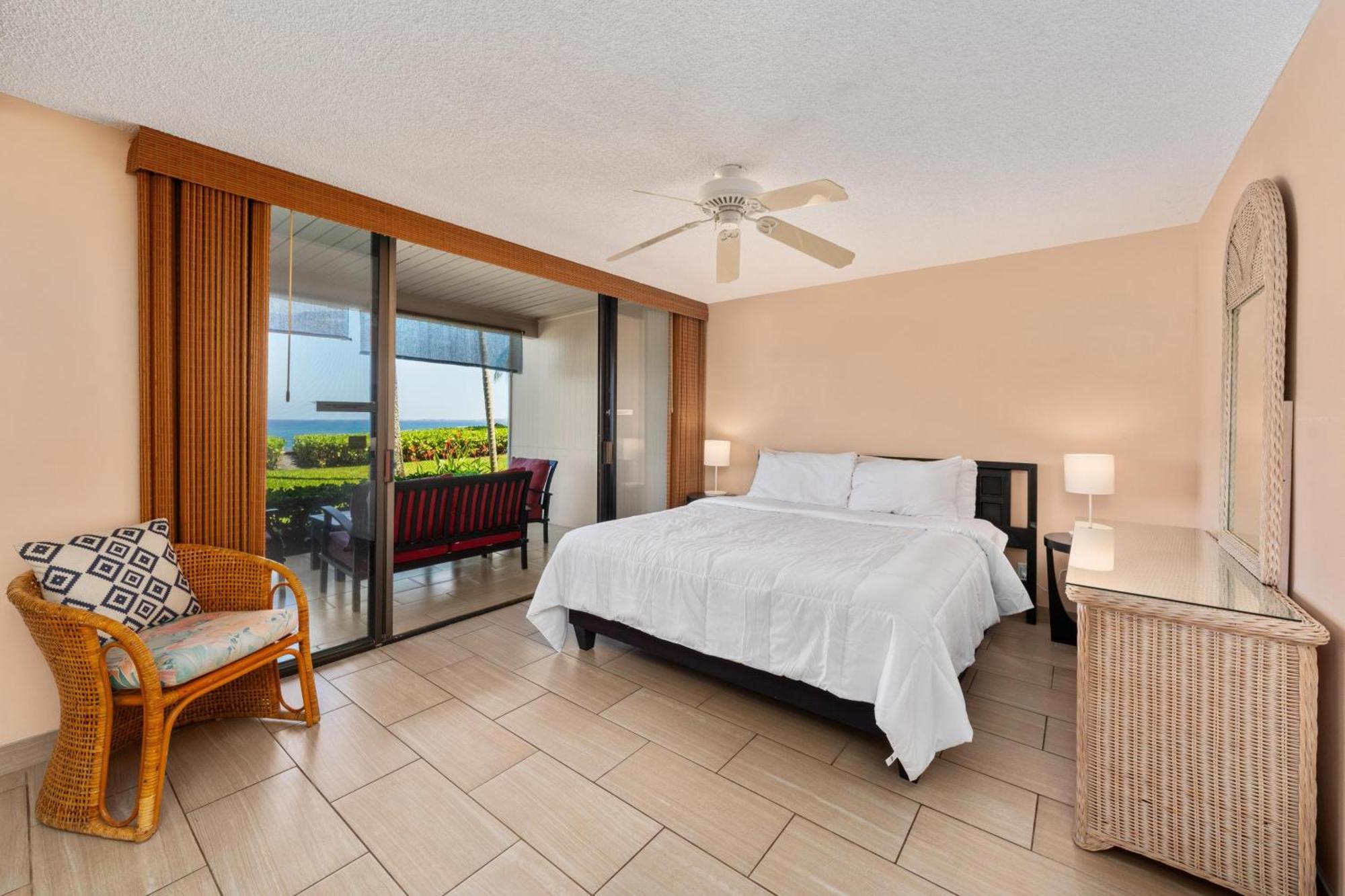 Big Island Keauhou Surf & Racquet 4-103 Apartment