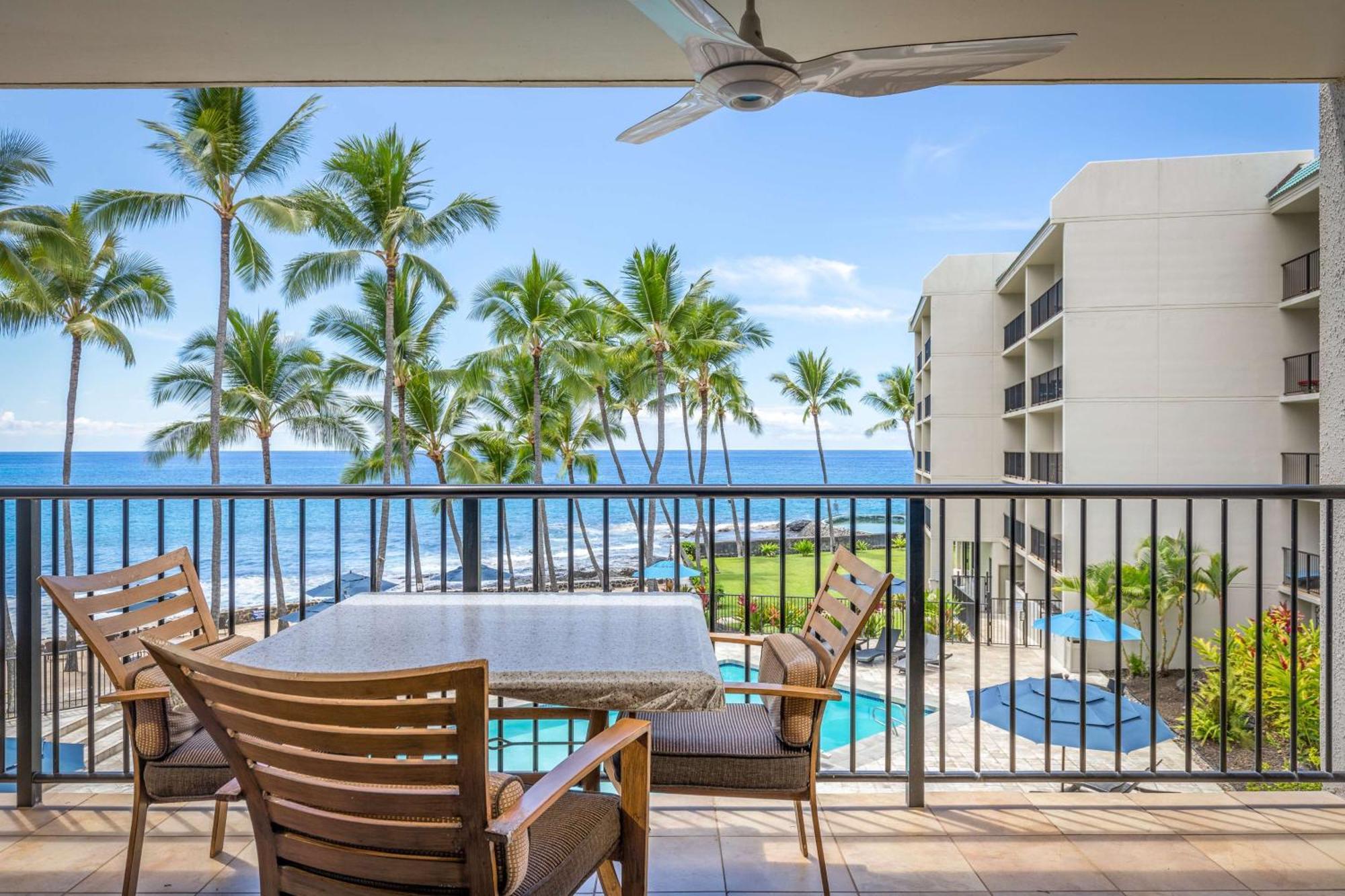 Aston Kona By The Sea Aparthotel