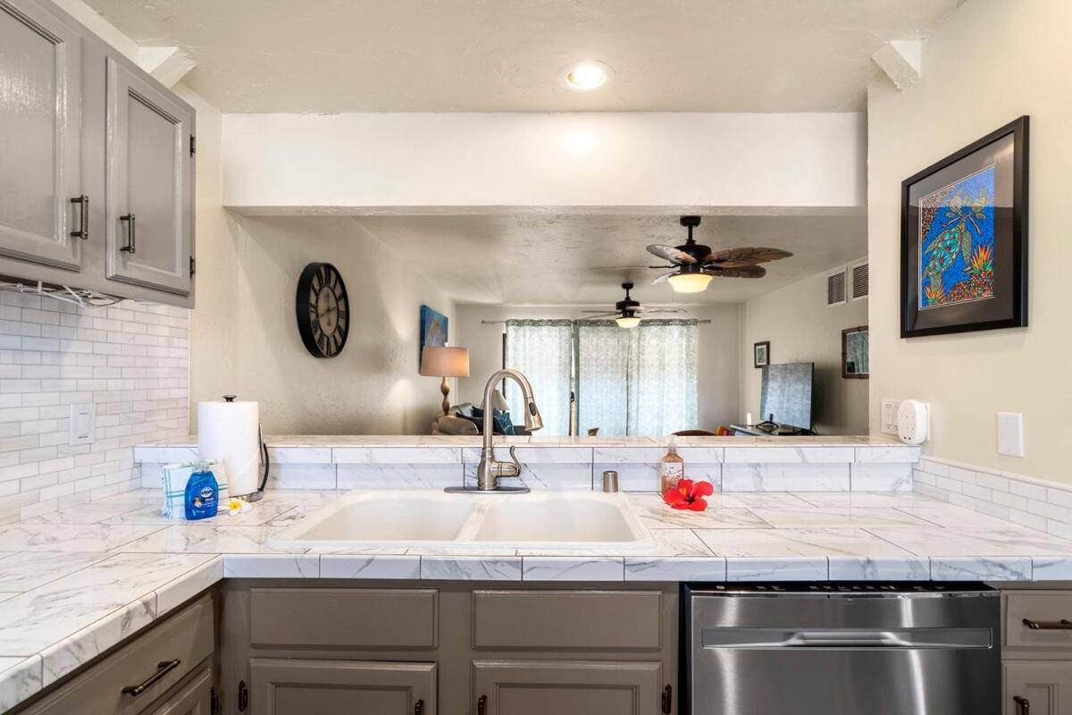 Floor Oceanview Kona Condo!