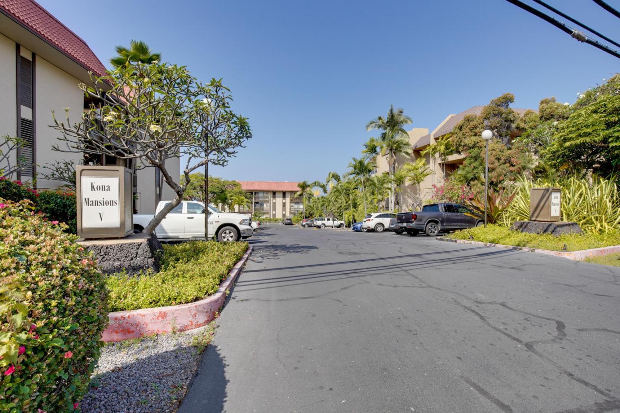 Steps To And Downtown! Kailua-Kona