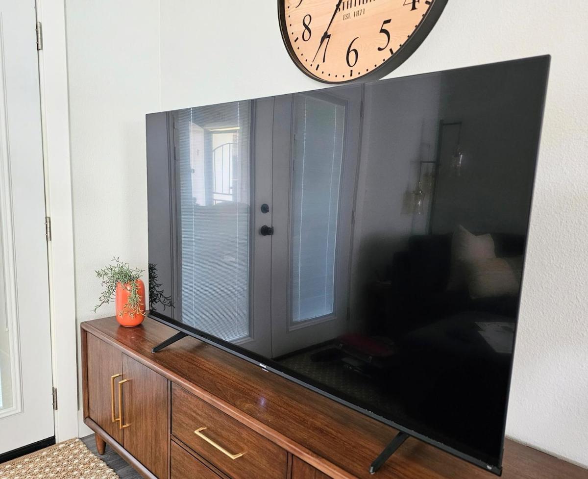 Comfort Location Reasonable Price 2 Blocks 2 The