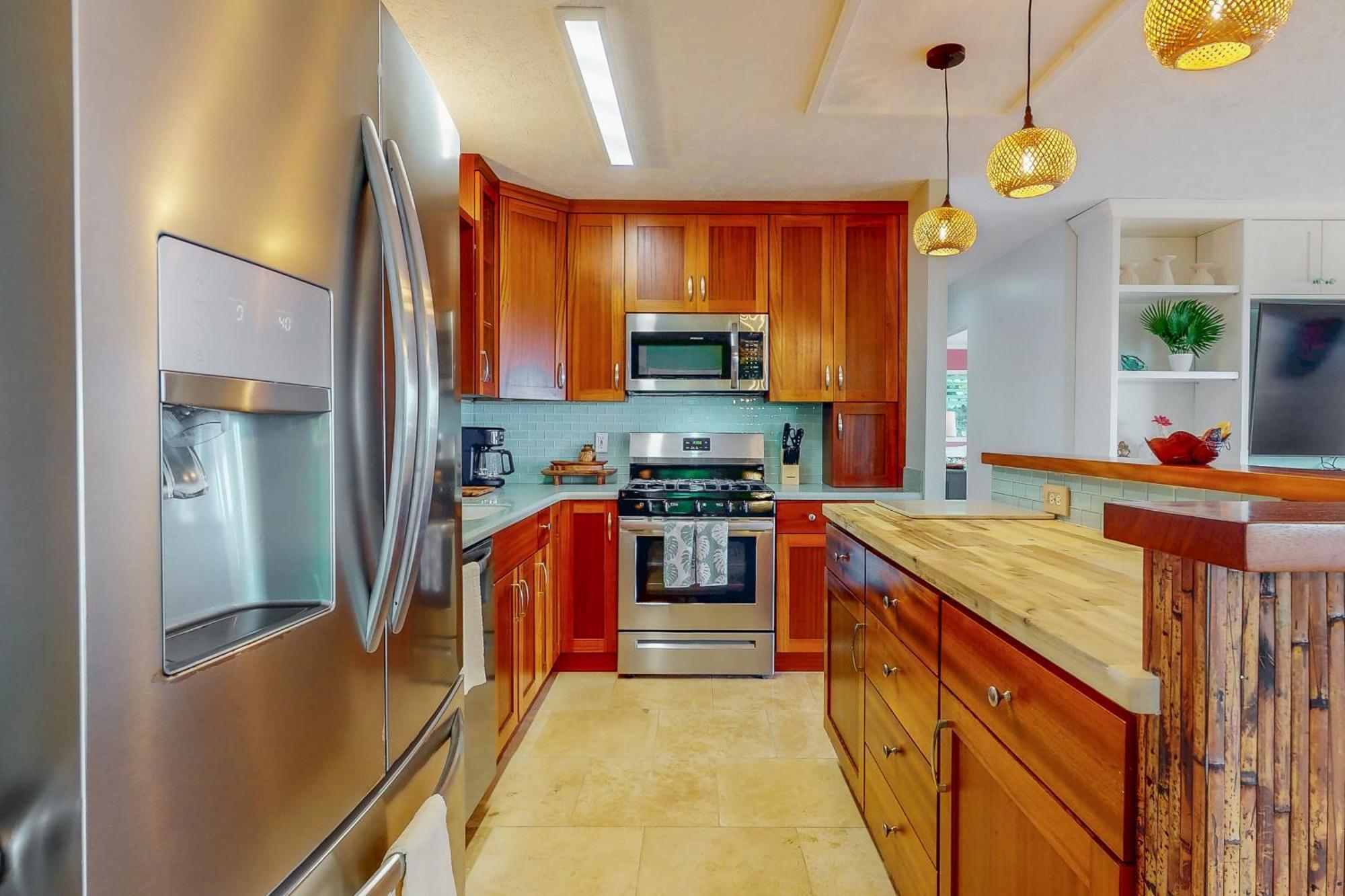 Pualani Island Getaway - Main House- 30-night Minimum Kailua-Kona