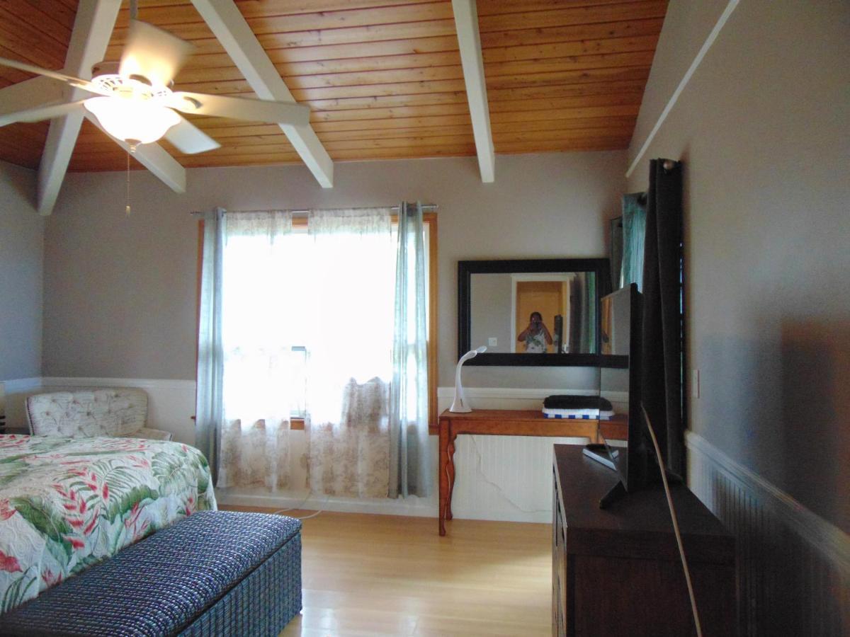 Coco-nut Hale Guest house