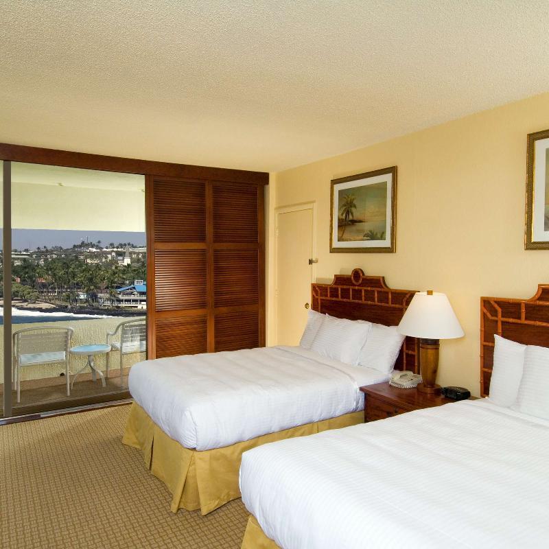 Royal Kona 3*