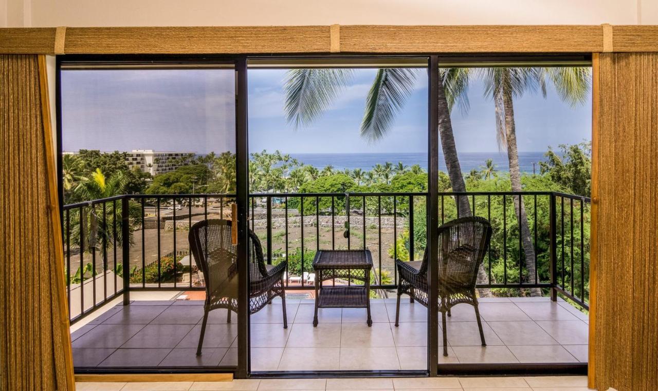 Kahaluu Bay Villas #305
